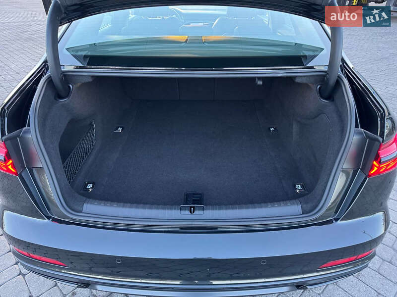 Седан Audi A6 2021 в Радивиліві