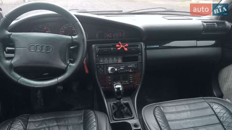 Седан Audi A6 1995 в Горохові