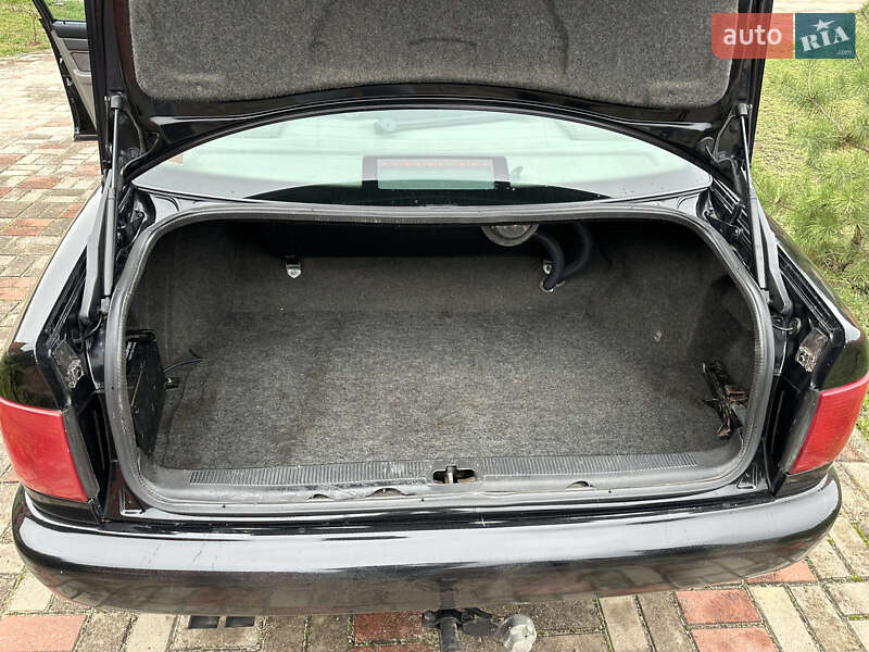 Седан Audi A6 1996 в Лебедині