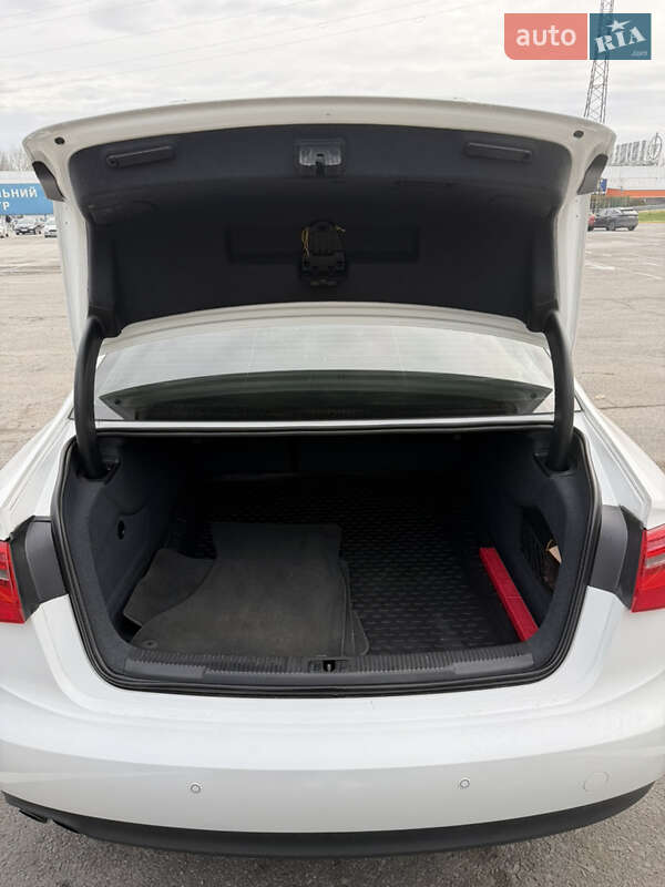 Седан Audi A6 2012 в Ужгороде