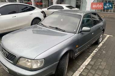 Седан Audi A6 1995 в Волочиске