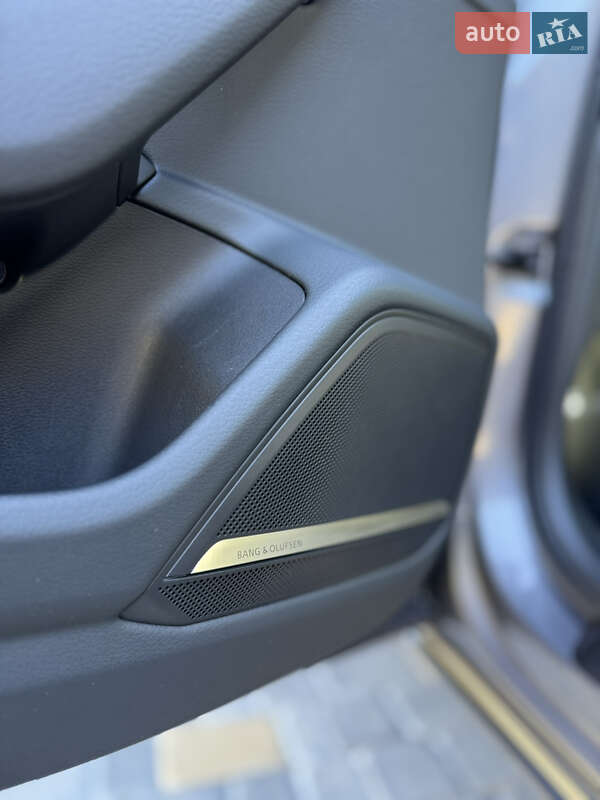 Седан Audi A6 2019 в Вараше