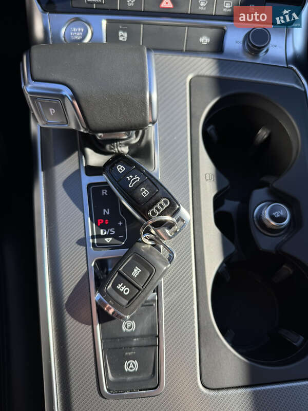 Седан Audi A6 2019 в Вараше