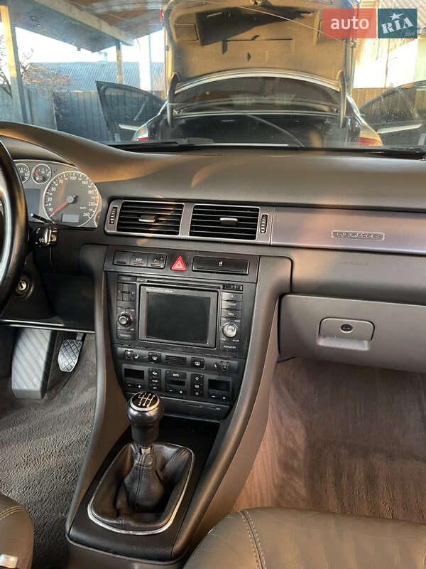 Универсал Audi A6 2003 в Добросине