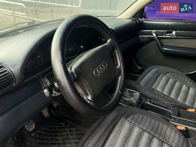 Седан Audi A6 1995 в Жовкве