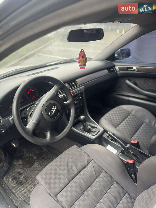 Седан Audi A6 2000 в Ровно