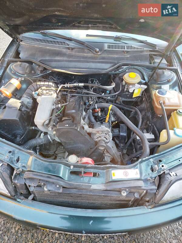 Седан Audi A6 1995 в Виноградові