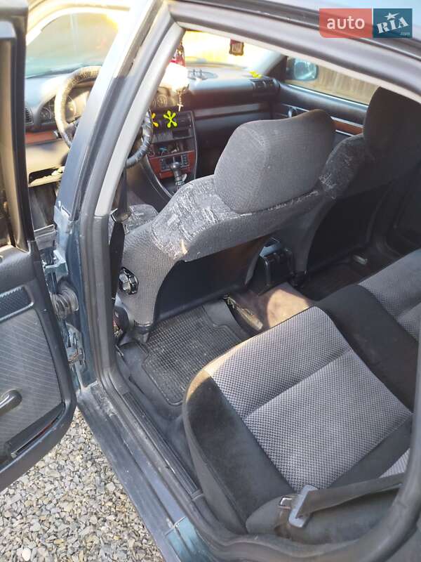 Седан Audi A6 1995 в Виноградові