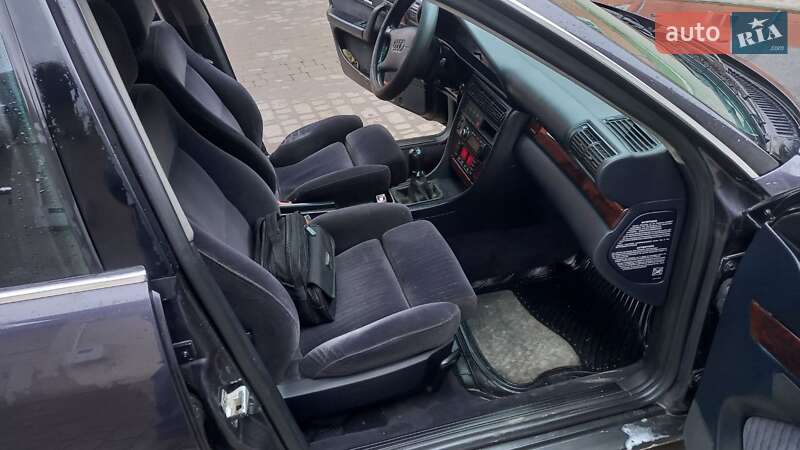 Седан Audi A6 1995 в Чорткове