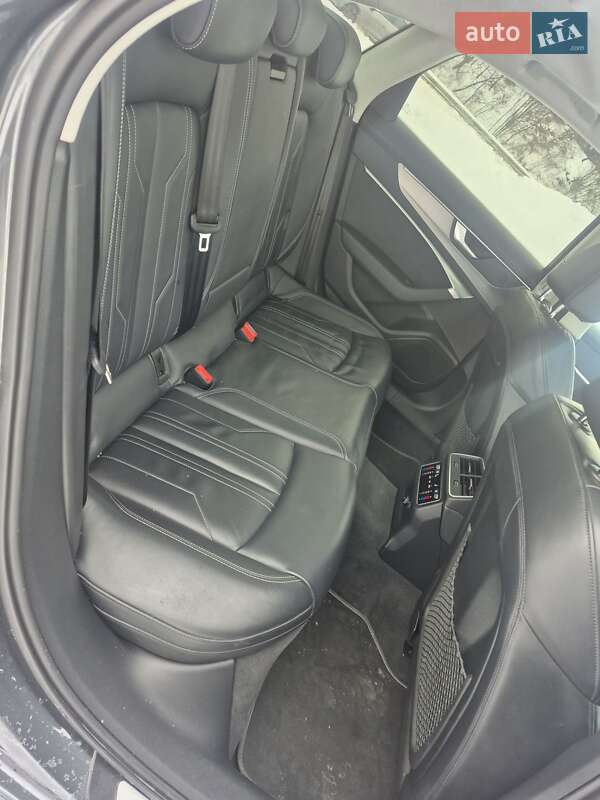 Седан Audi A6 2022 в Львове
