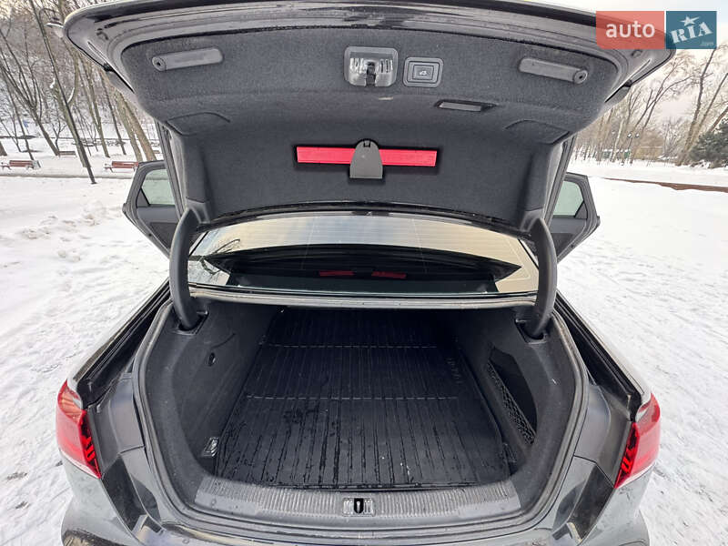 Седан Audi A6 2016 в Киеве