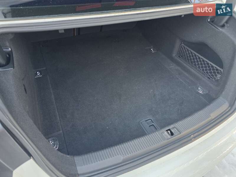 Седан Audi A6 2015 в Киеве