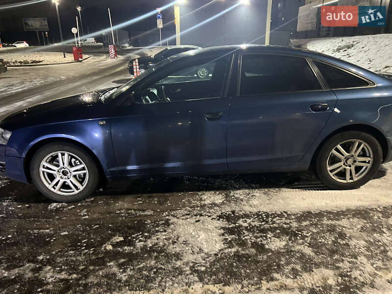 Седан Audi A6 2004 в Корце