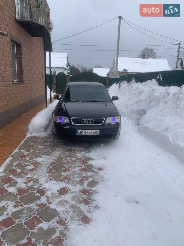 Седан Audi A6 2000 в Березному