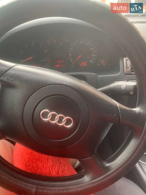 Седан Audi A6 2000 в Березному