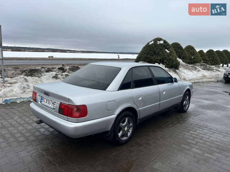 Седан Audi A6 1995 в Жовкві