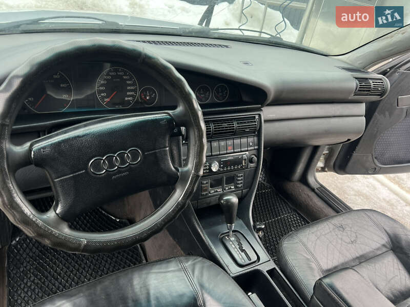 Седан Audi A6 1995 в Жовкві