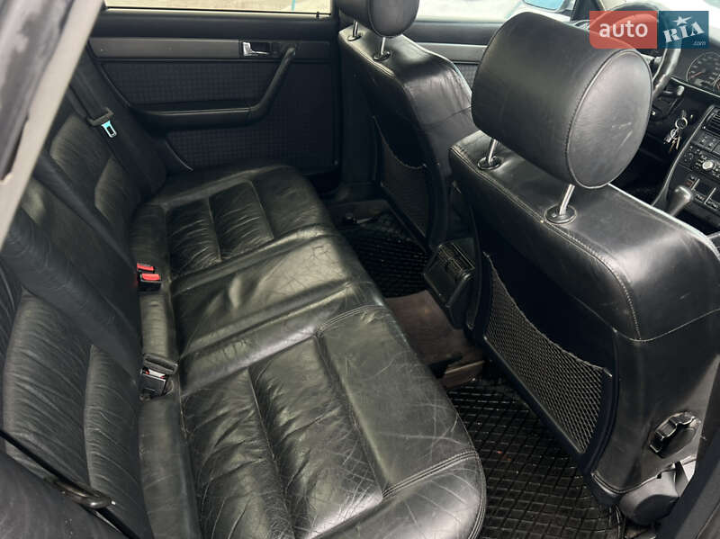 Седан Audi A6 1995 в Жовкві