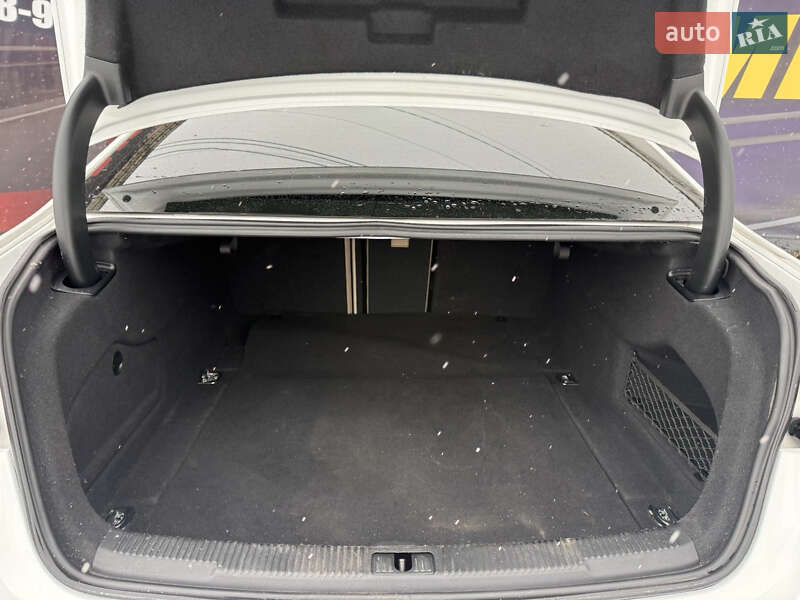 Седан Audi A6 2015 в Стрию