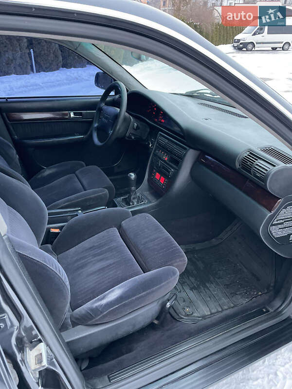 Седан Audi A6 1995 в Львові
