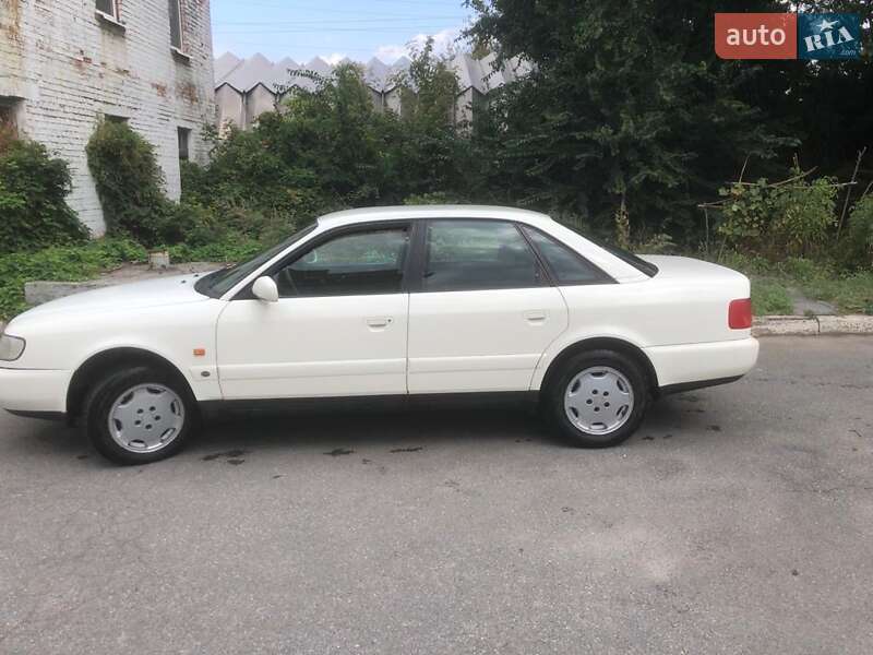Седан Audi A6 1995 в Днепре