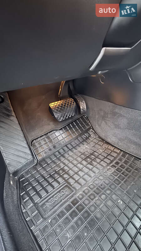 Седан Audi A6 2004 в Гощі