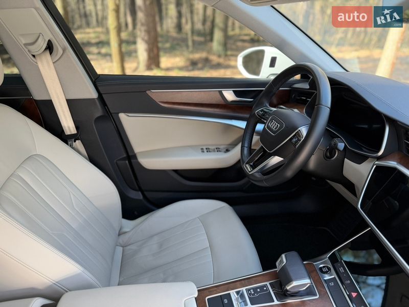 Седан Audi A6 2022 в Львове