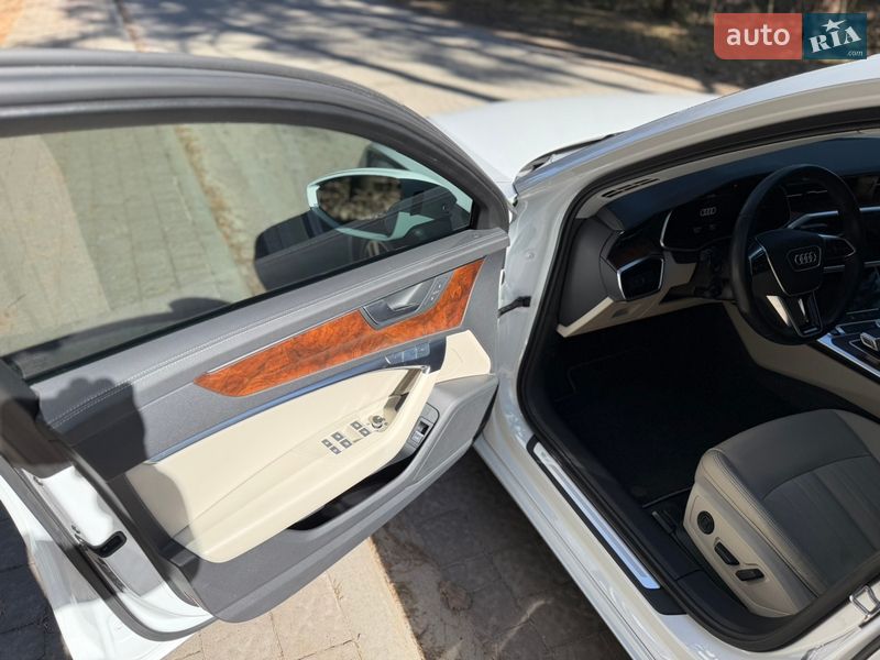 Седан Audi A6 2022 в Львове