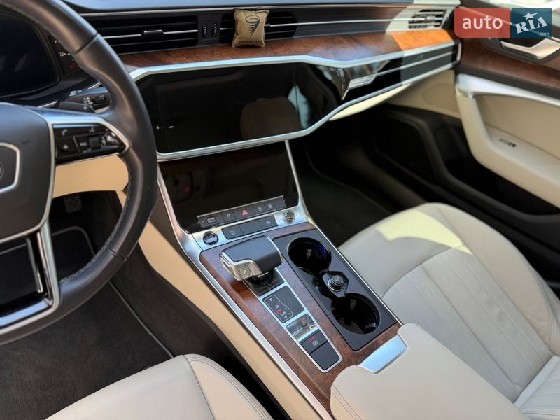 Седан Audi A6 2022 в Львове