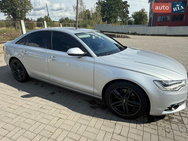 Седан Audi A6 2013 в Сторожинце