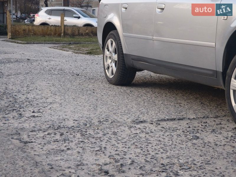 Універсал Audi A6 1999 в Вараші