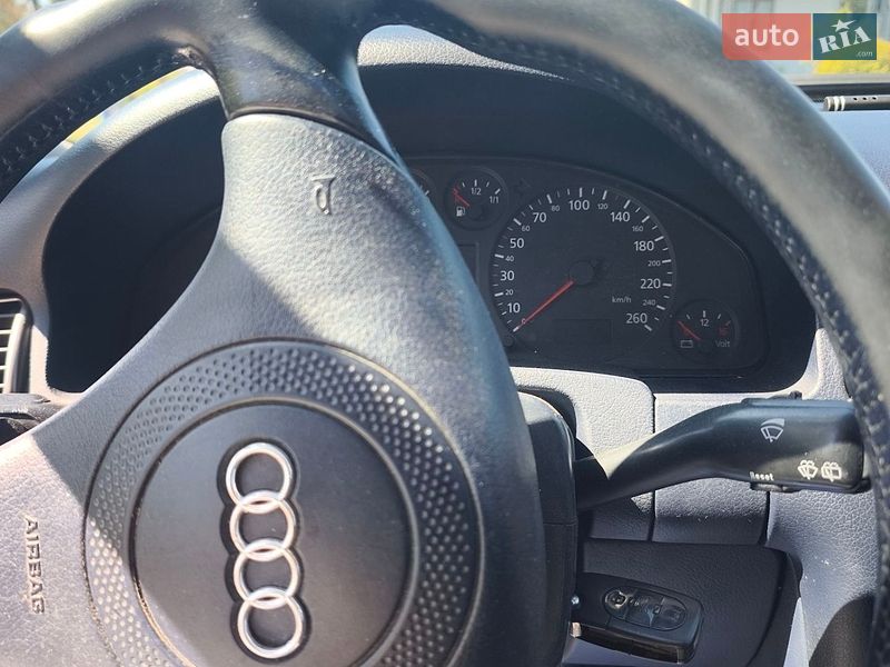 Універсал Audi A6 1999 в Вараші