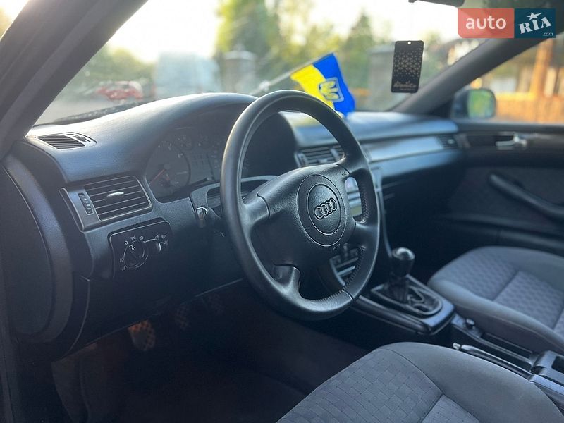 Седан Audi A6 1998 в Жовкве