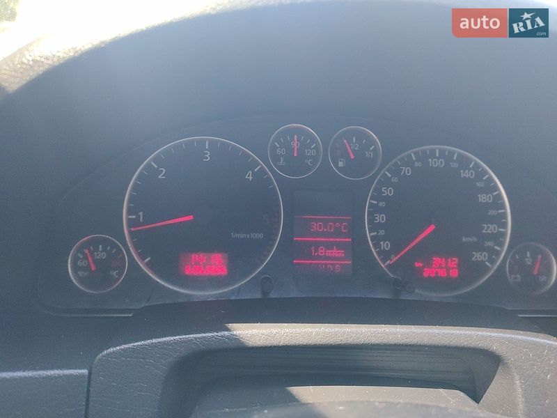 Седан Audi A6 2003 в Остроге