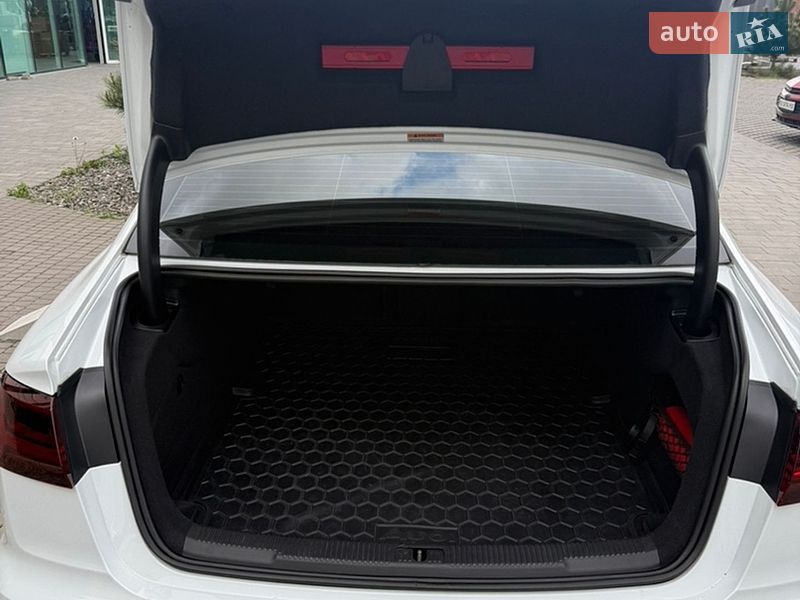 Седан Audi A6 2015 в Городке