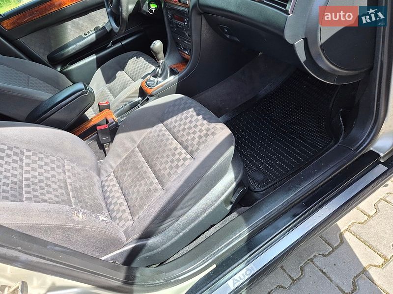 Седан Audi A6 2001 в Чернівцях