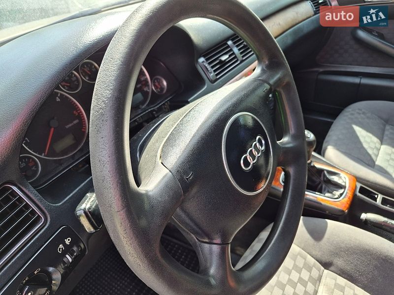 Седан Audi A6 2001 в Чернівцях