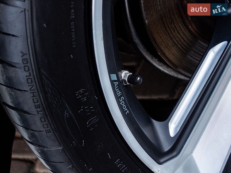 Седан Audi A6 2019 в Нововолинську