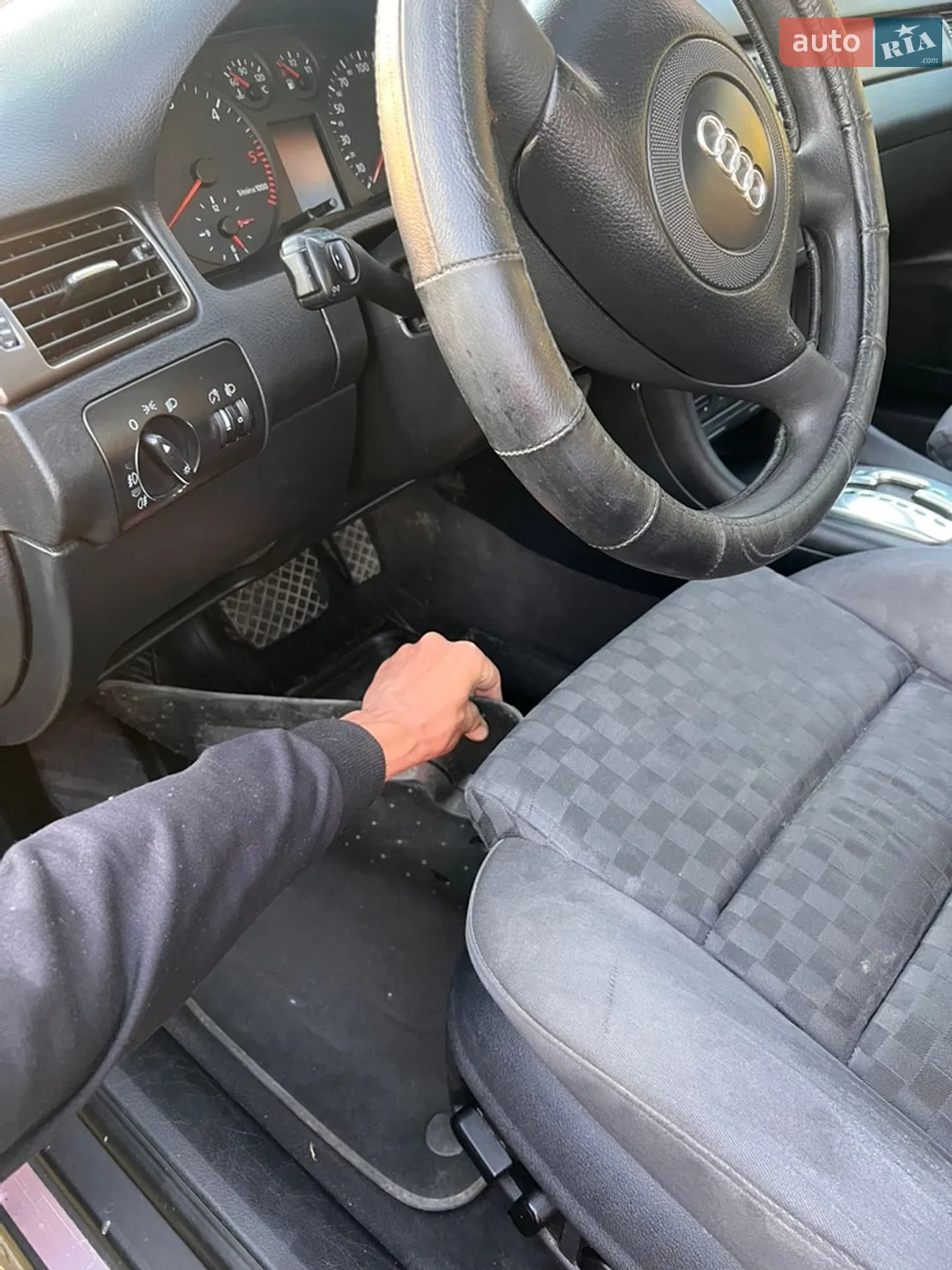Audi A6 1998 VIN WAUZZZ4BZXN054400 фото оголошення 30 з 35