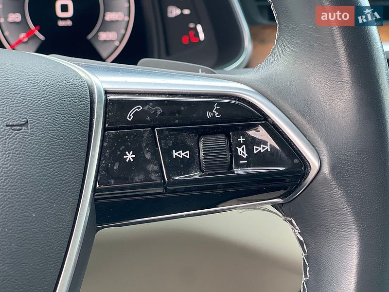 Седан Audi A6 2023 в Нововолынске