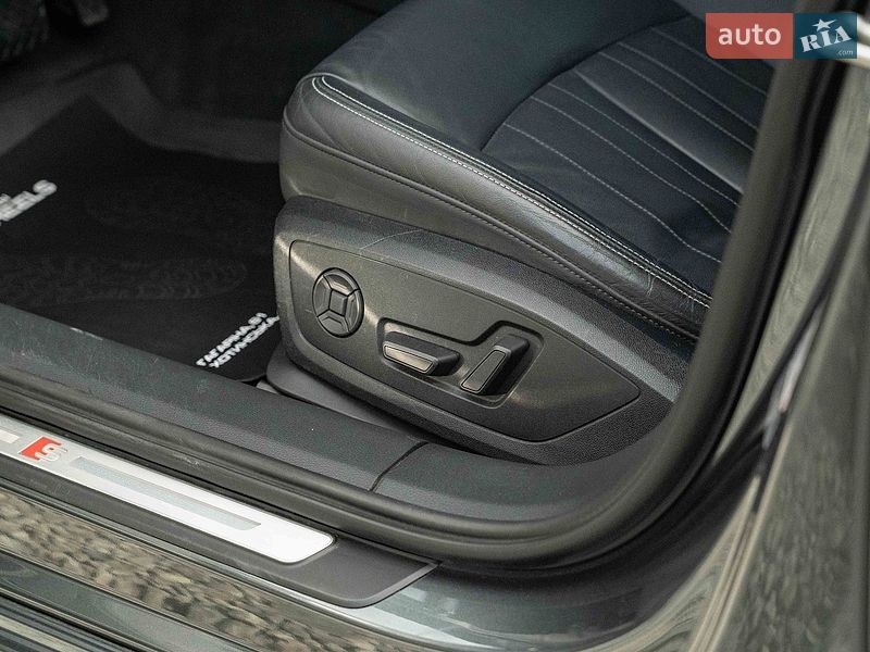 Седан Audi A6 2019 в Чернівцях