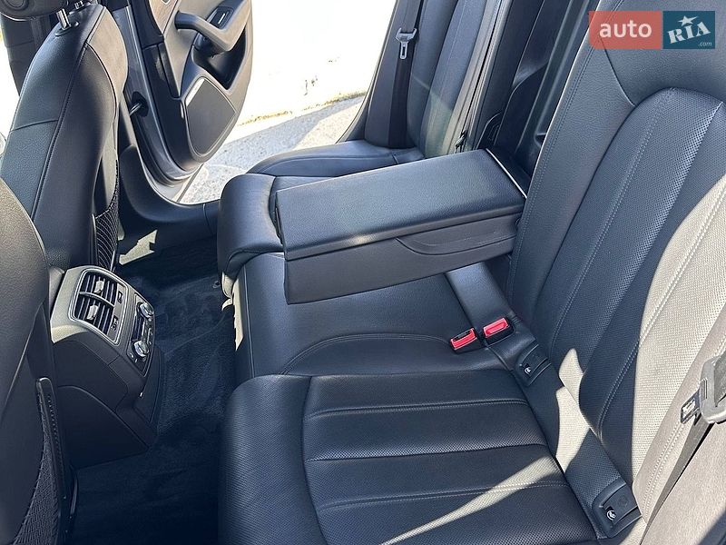 Седан Audi A6 2015 в Коростене