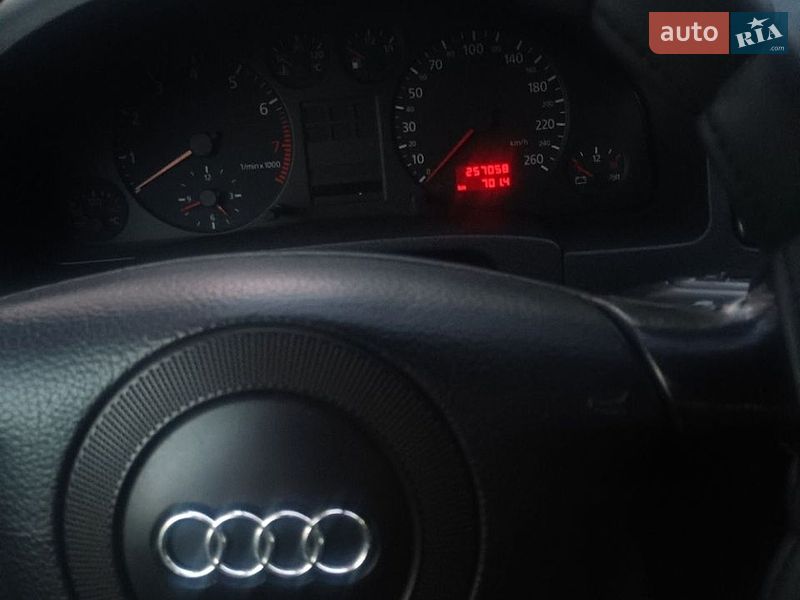 Седан Audi A6 1998 в Березане
