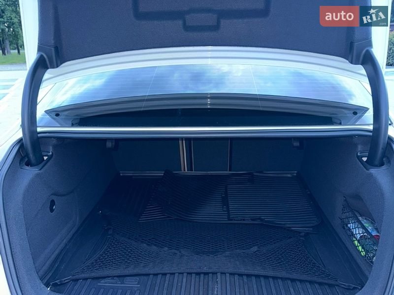 Седан Audi A6 2014 в Стрию