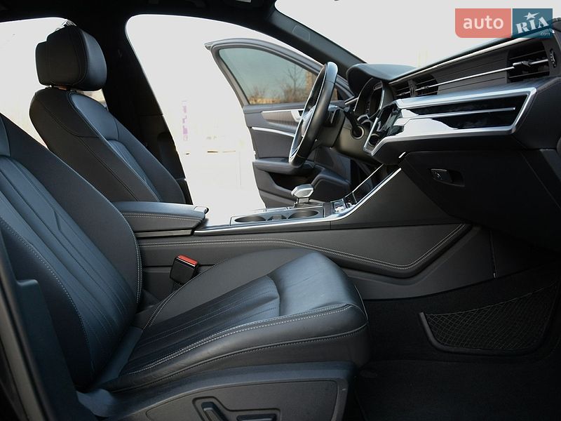 Седан Audi A6 2022 в Киеве