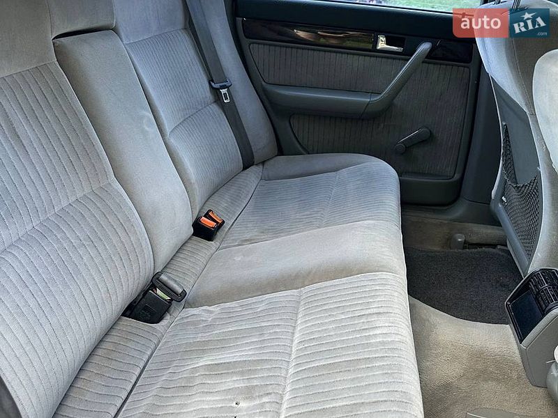 Седан Audi A6 1995 в Кореці