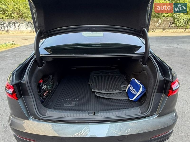 Седан Audi A6 2019 в Киеве