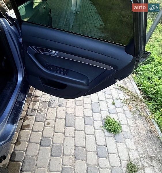 Седан Audi A6 2004 в Синельниково