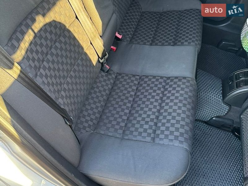 Універсал Audi A6 2002 в Луцьку