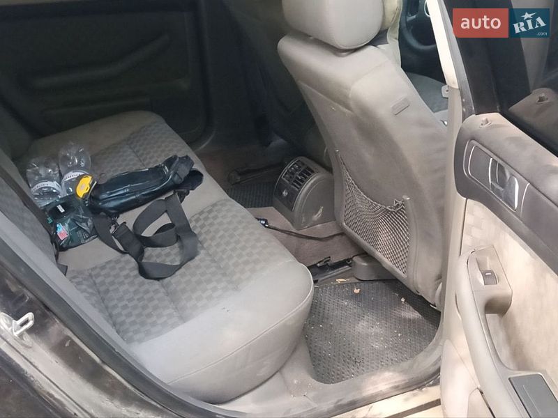 Универсал Audi A6 2001 в Глухове